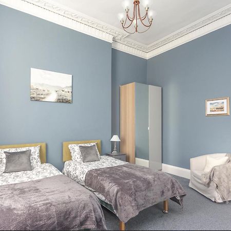 A Two Bedroom Apartment - Victorian Villa At 8 Priestfield Road Единбург Екстериор снимка